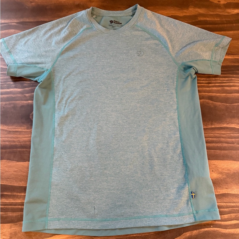 Fjallraven Light Blue Short Sleeve‎ Tee mens small